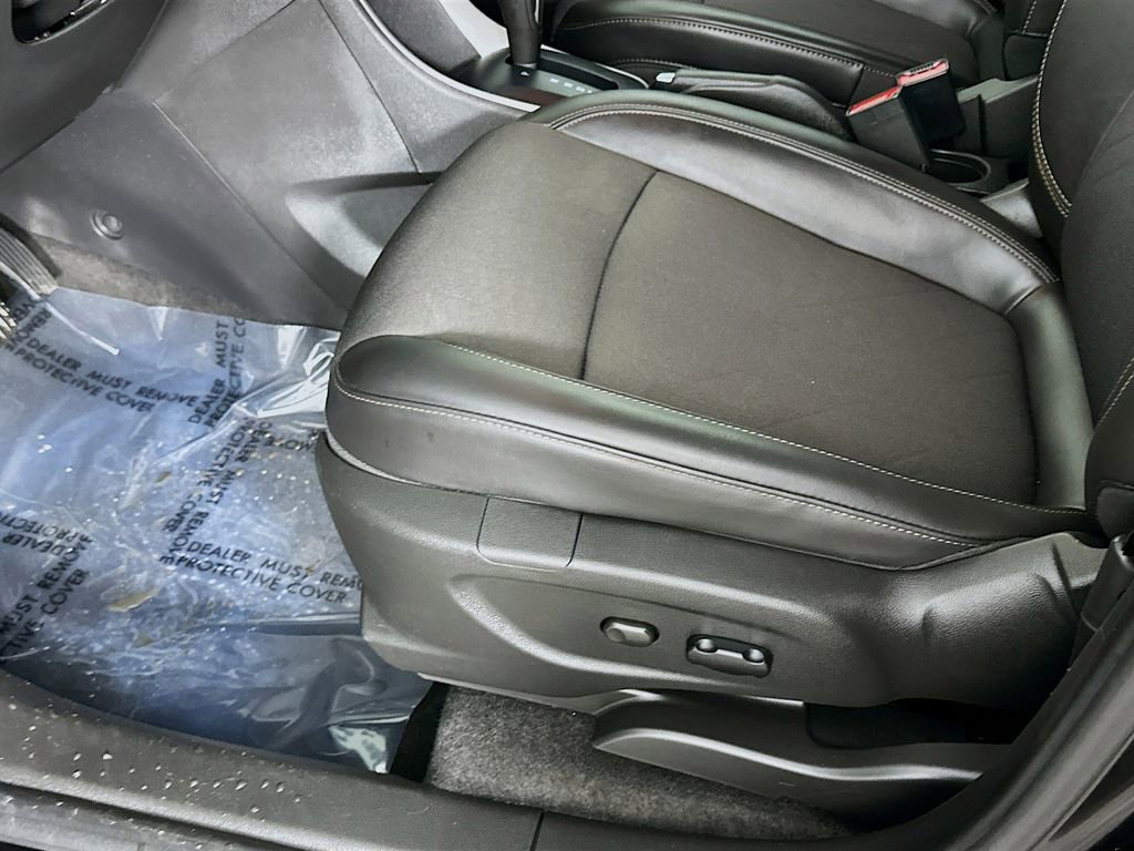 Used 2022 Chevrolet Trax LT w/ LT Convenience Package image 27