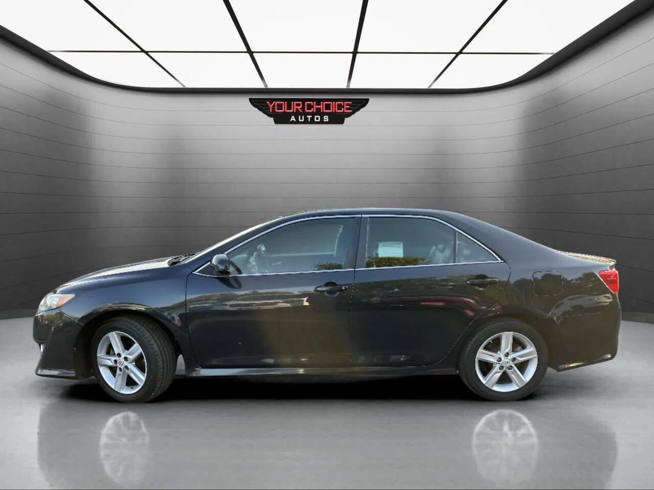 Used 2012 Toyota Camry SE image 2