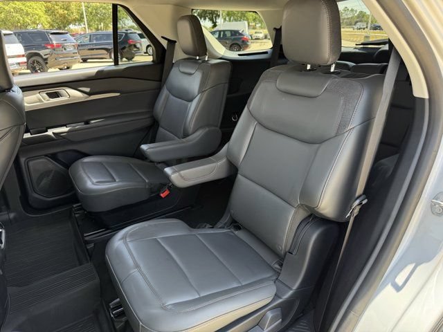 Used 2025 Ford Explorer Active w/ Active Comfort Package RWD image 30