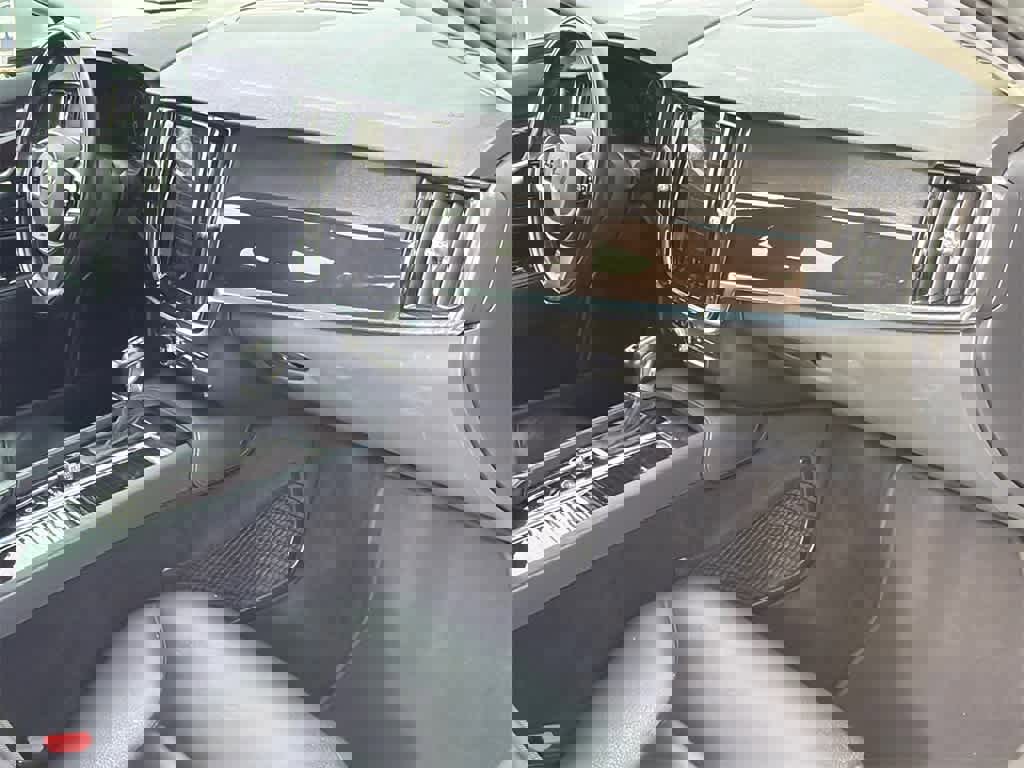 Used 2018 Volvo S90 T6 Momentum w/ Convenience Package image 13