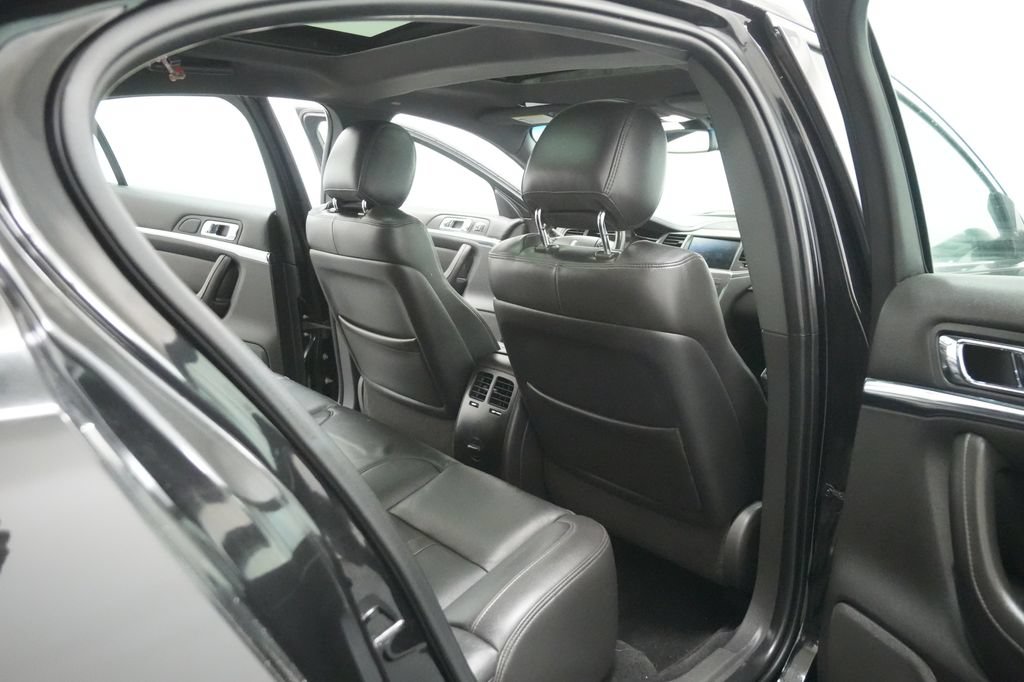 Used 2013 Lincoln MKS AWD image 27