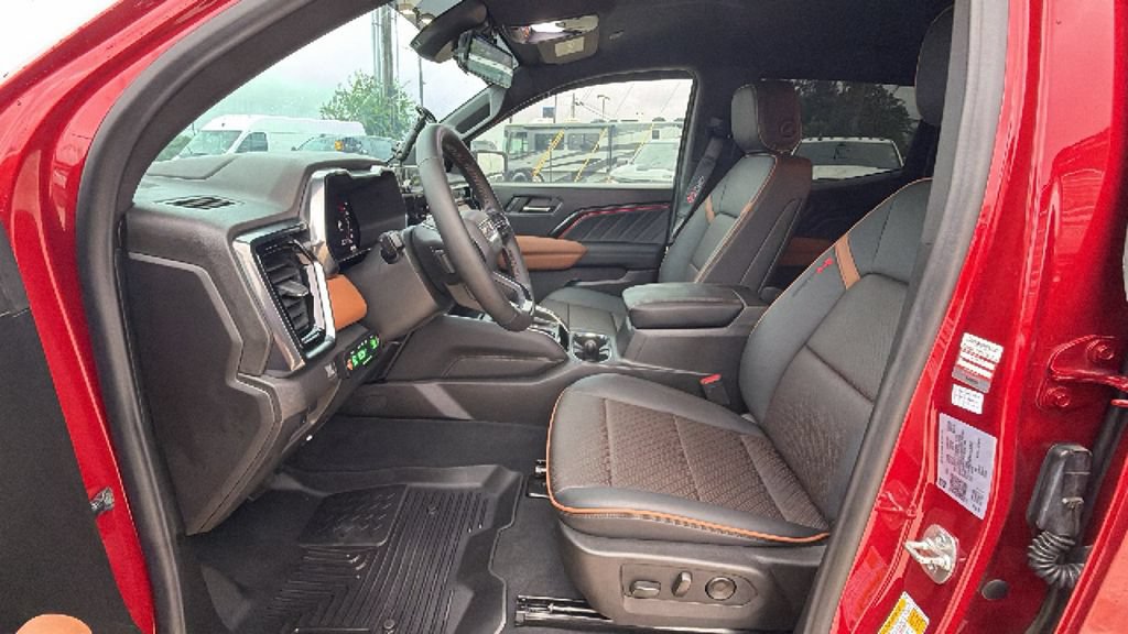 Used 2025 GMC Canyon AT4 w/ AT4 Premium Package AWD/4WD image 12