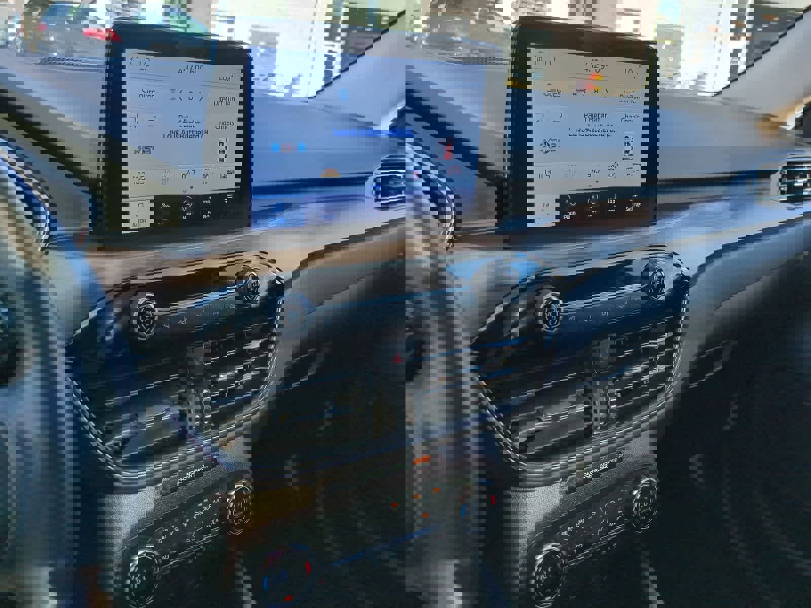 Used 2020 Ford Escape Titanium image 29