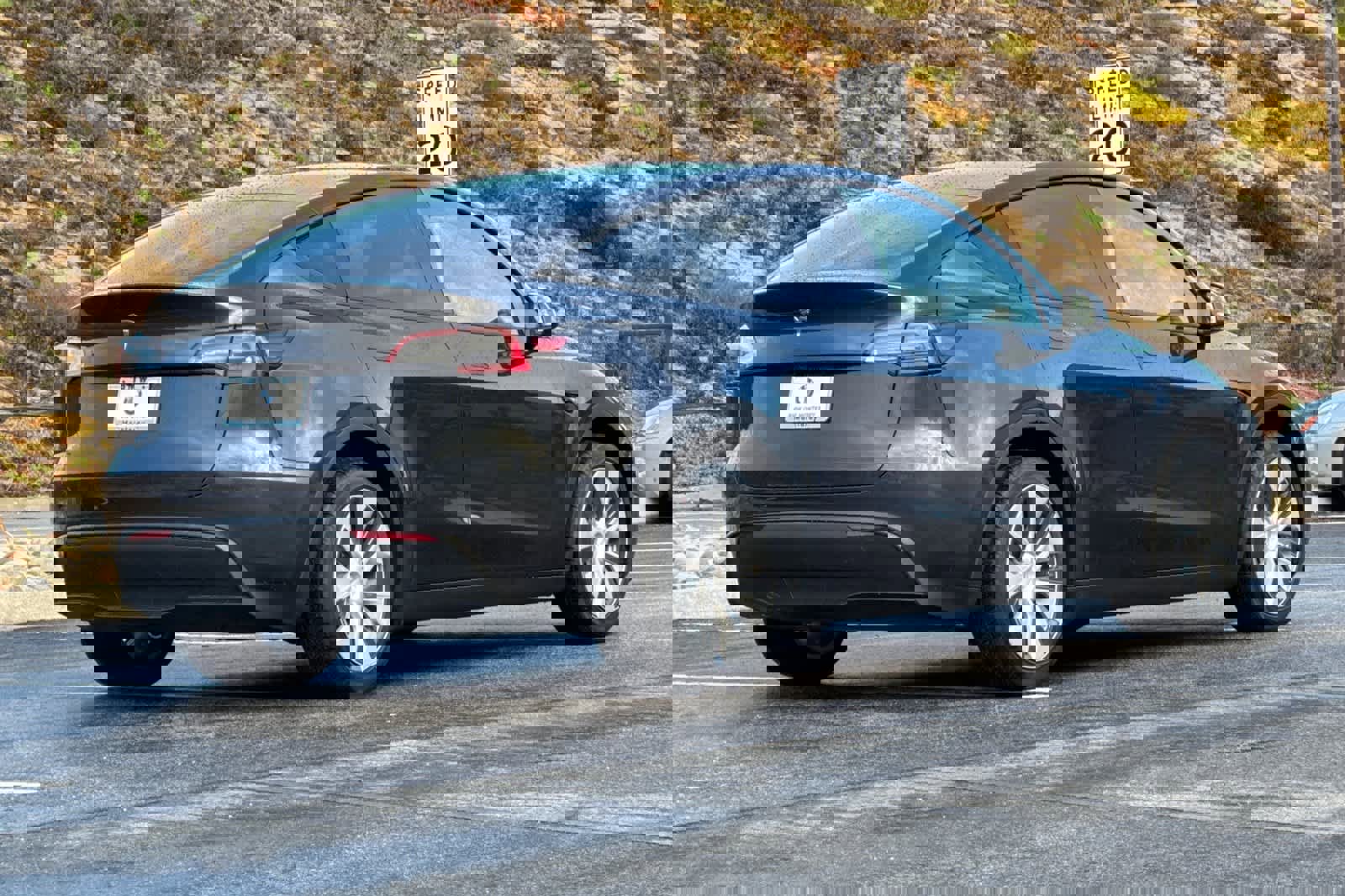 Used 2024 Tesla Model Y 2WD video 2