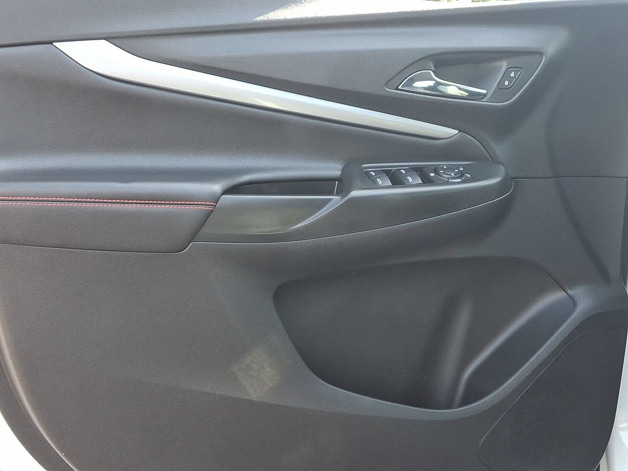 Certified 2023 Chevrolet Bolt EUV LT w/ Convenience Package FWD image 10