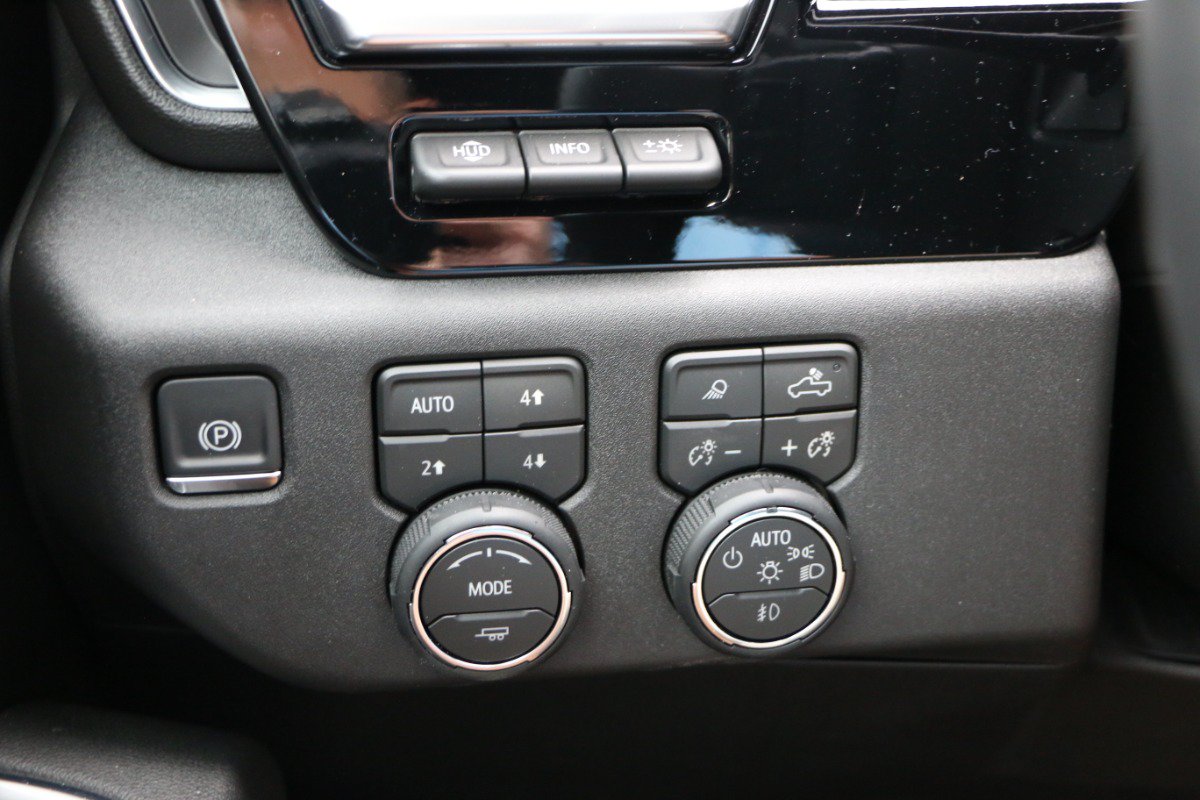 Used 2026 Chevrolet Silverado 1500 High Country AWD/4WD image 23