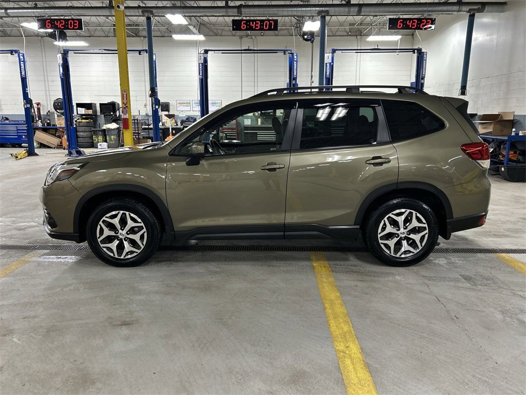 Certified 2023 Subaru Forester Premium image 5