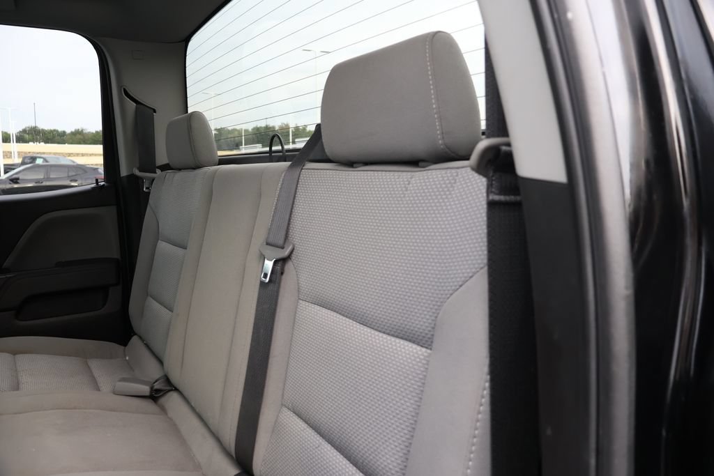 Used 2018 Chevrolet Silverado 1500 Custom w/ Custom Value Package AWD/4WD image 33