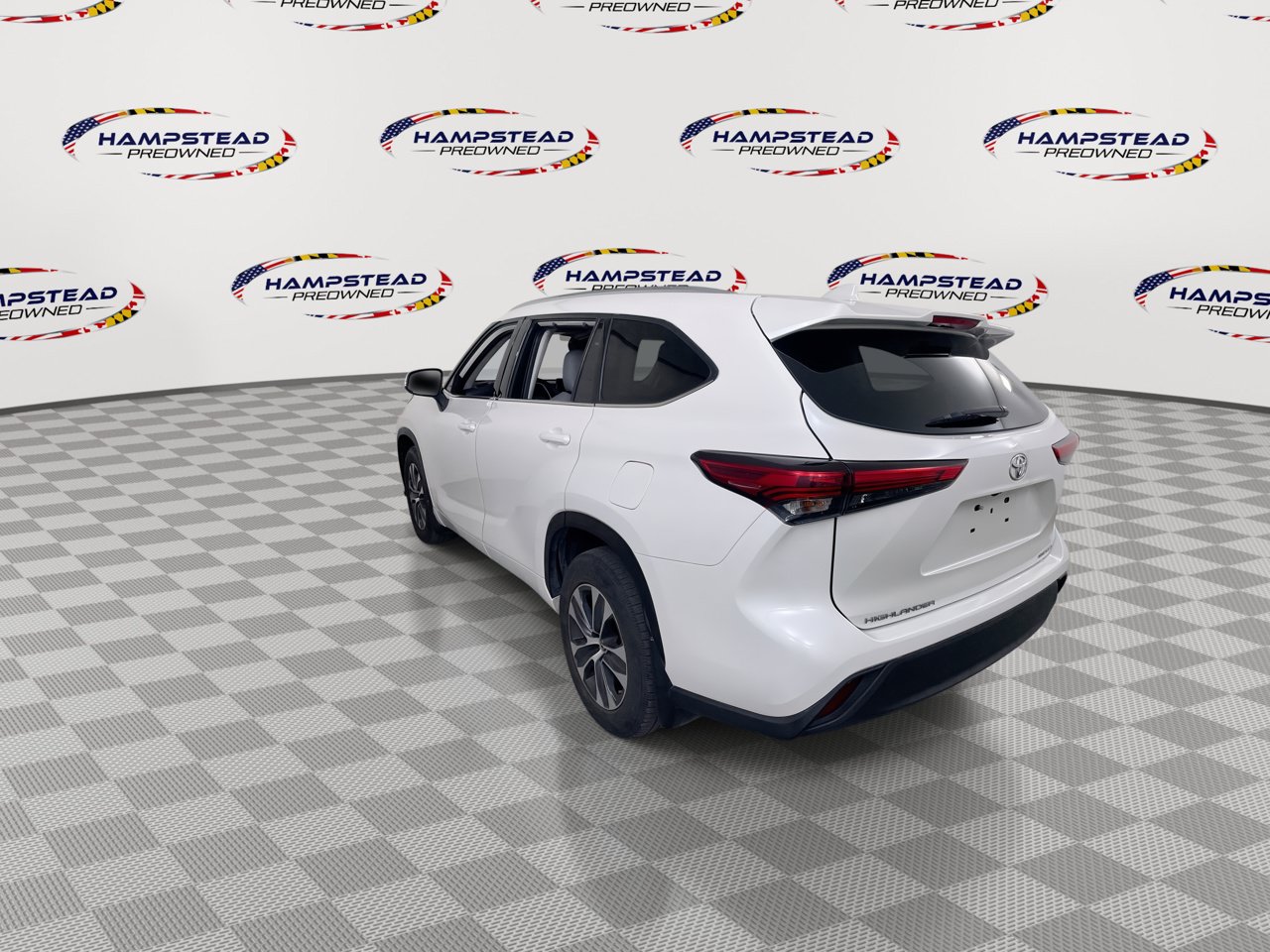 Used 2020 Toyota Highlander XLE AWD/4WD image 6