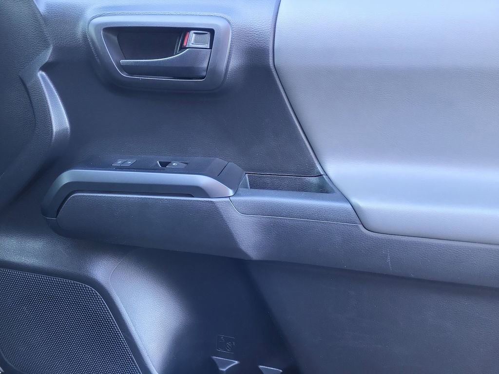 Used 2022 Toyota Tacoma SR image 17