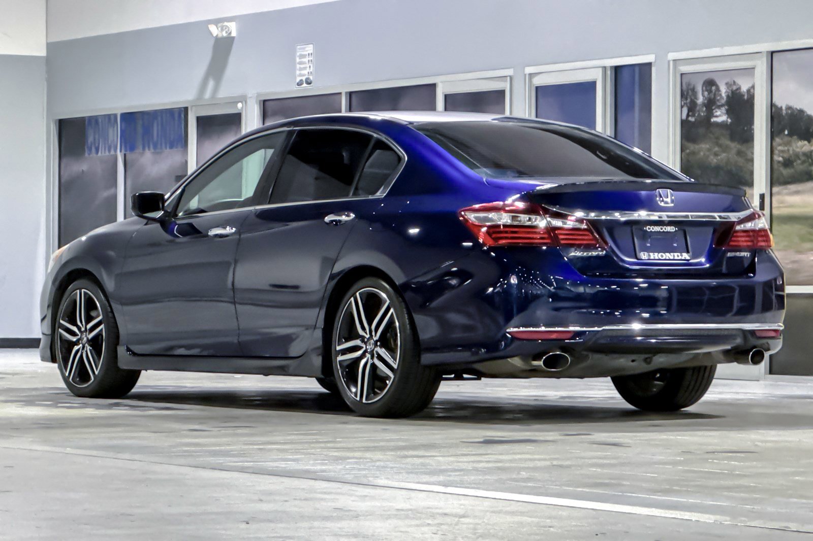 Used 2016 Honda Accord Sport image 3