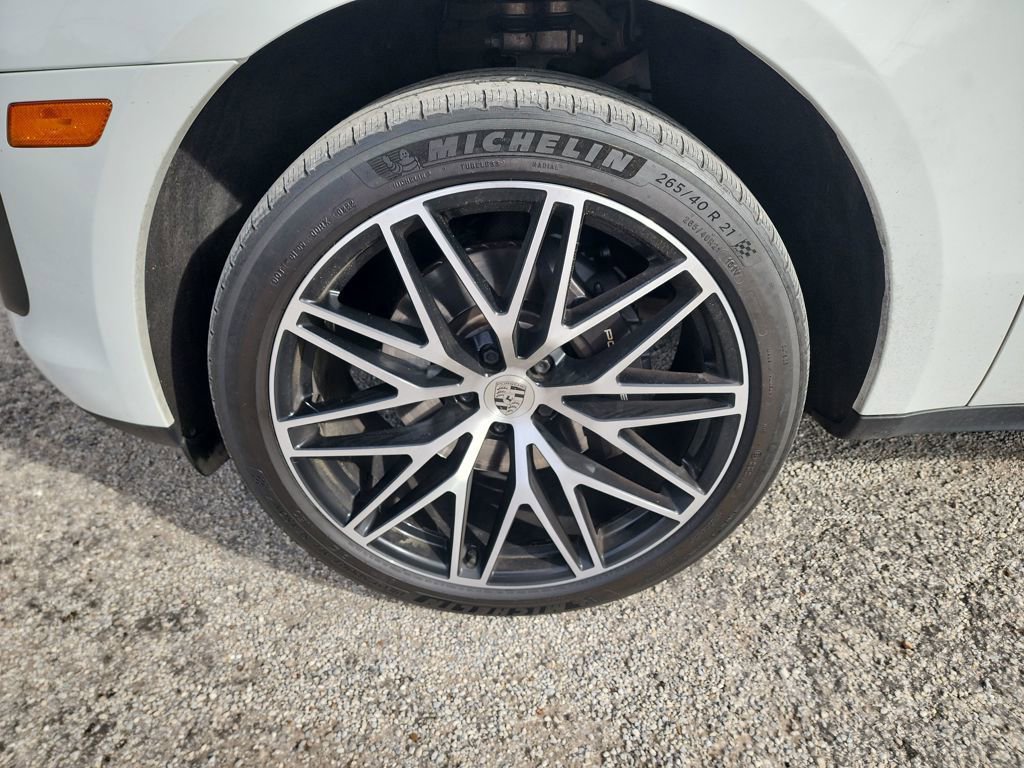 Used 2022 Porsche Macan image 10