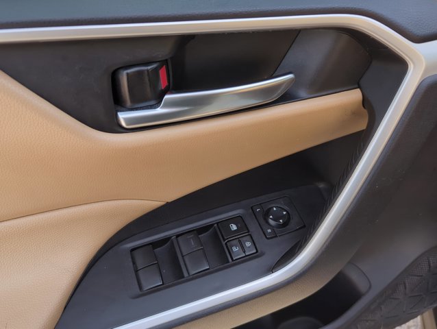 Used 2021 Toyota RAV4 XLE FWD image 8