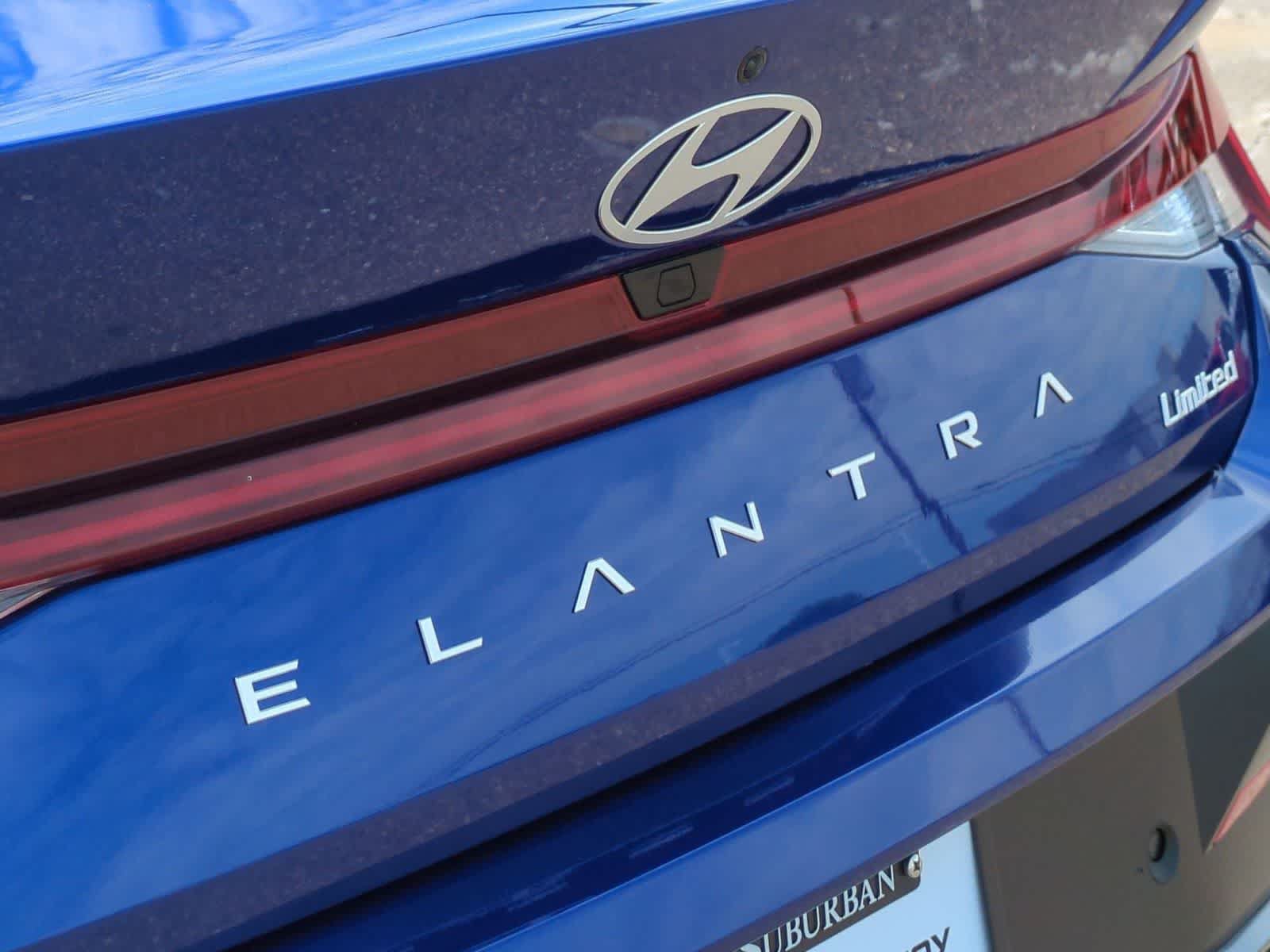 Used 2024 Hyundai Elantra Limited FWD image 11