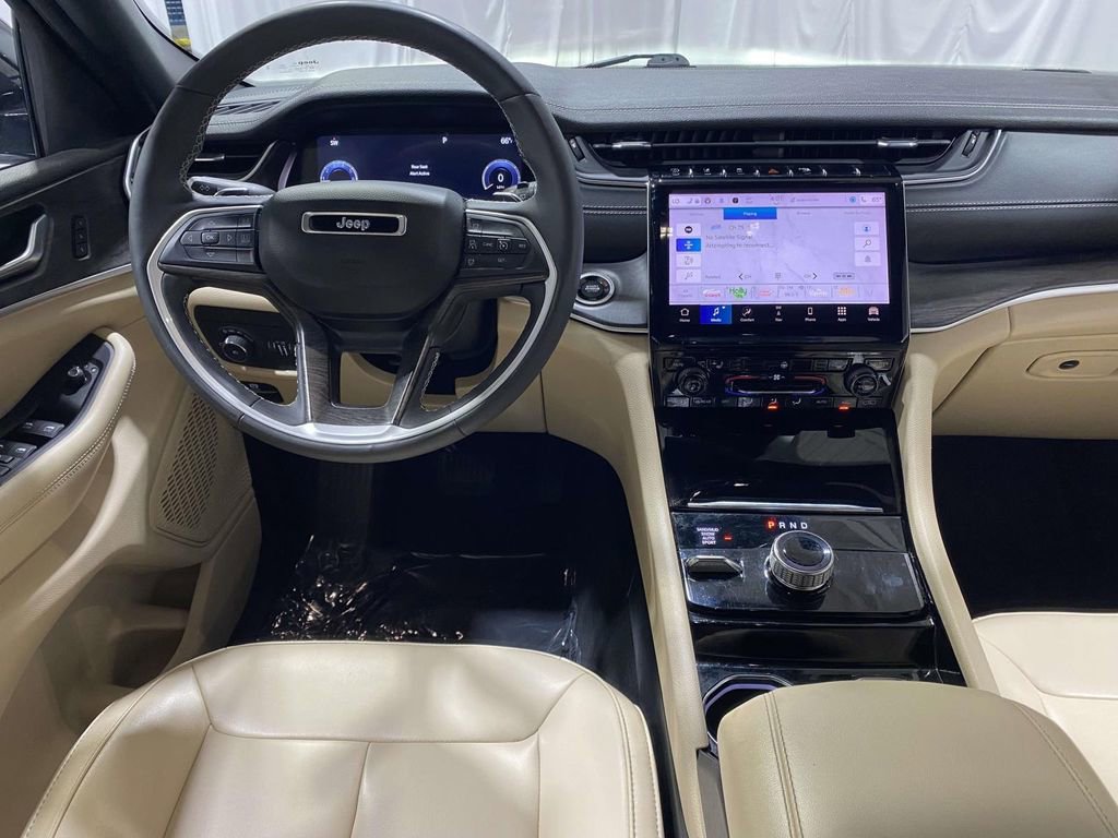 Used 2023 Jeep Grand Cherokee Limited image 11