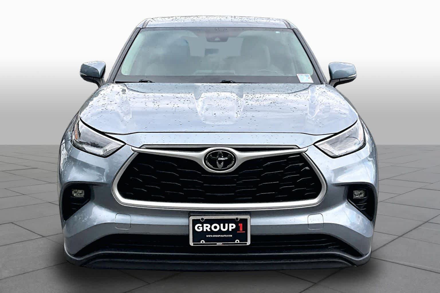 Used 2021 Toyota Highlander LE AWD/4WD image 4