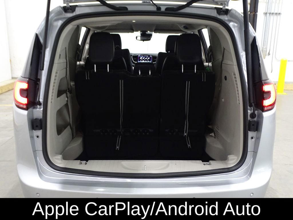 Used 2024 Chrysler Pacifica Touring-L image 18