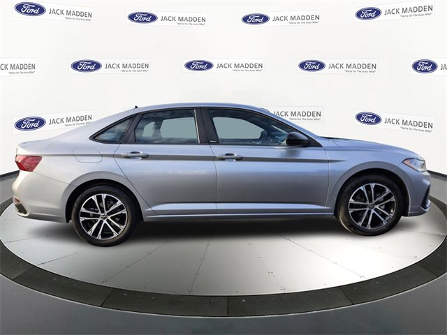 Used 2025 Volkswagen Jetta Sport image 6