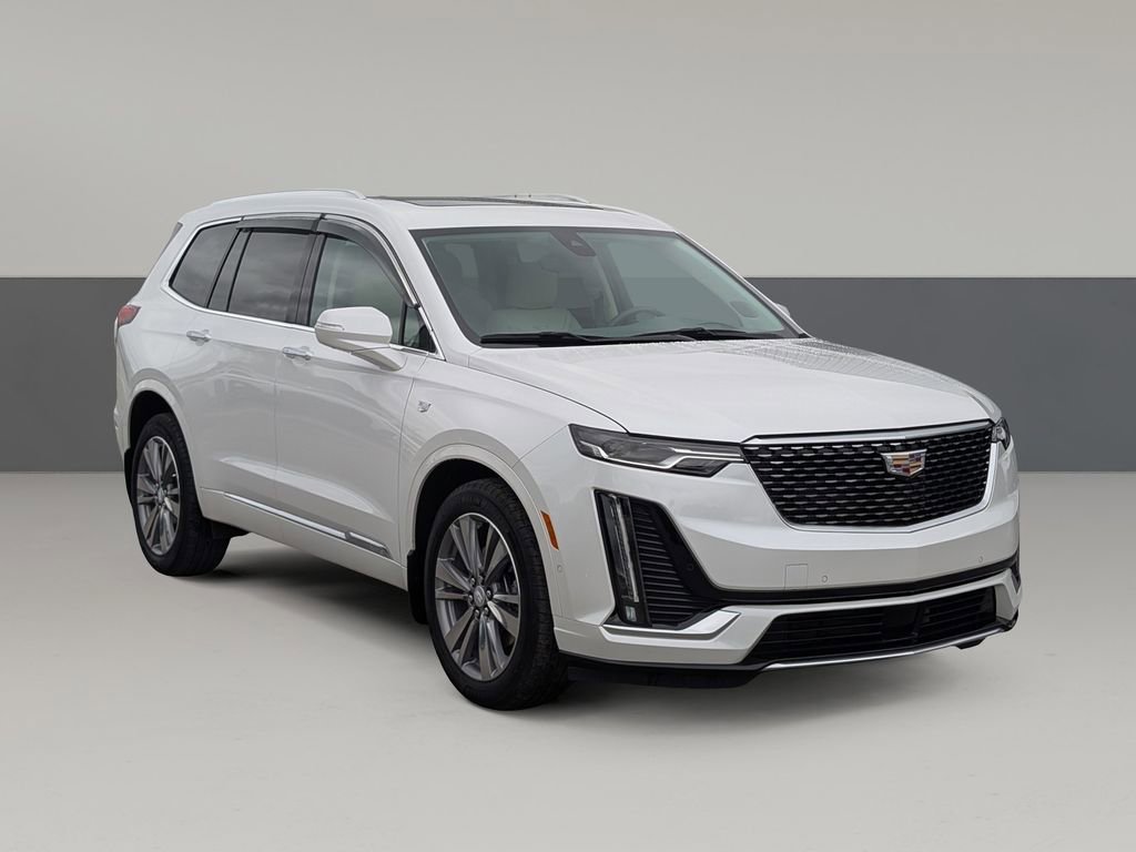 Used 2022 Cadillac XT6 Premium Luxury w/ Technology Package image 2