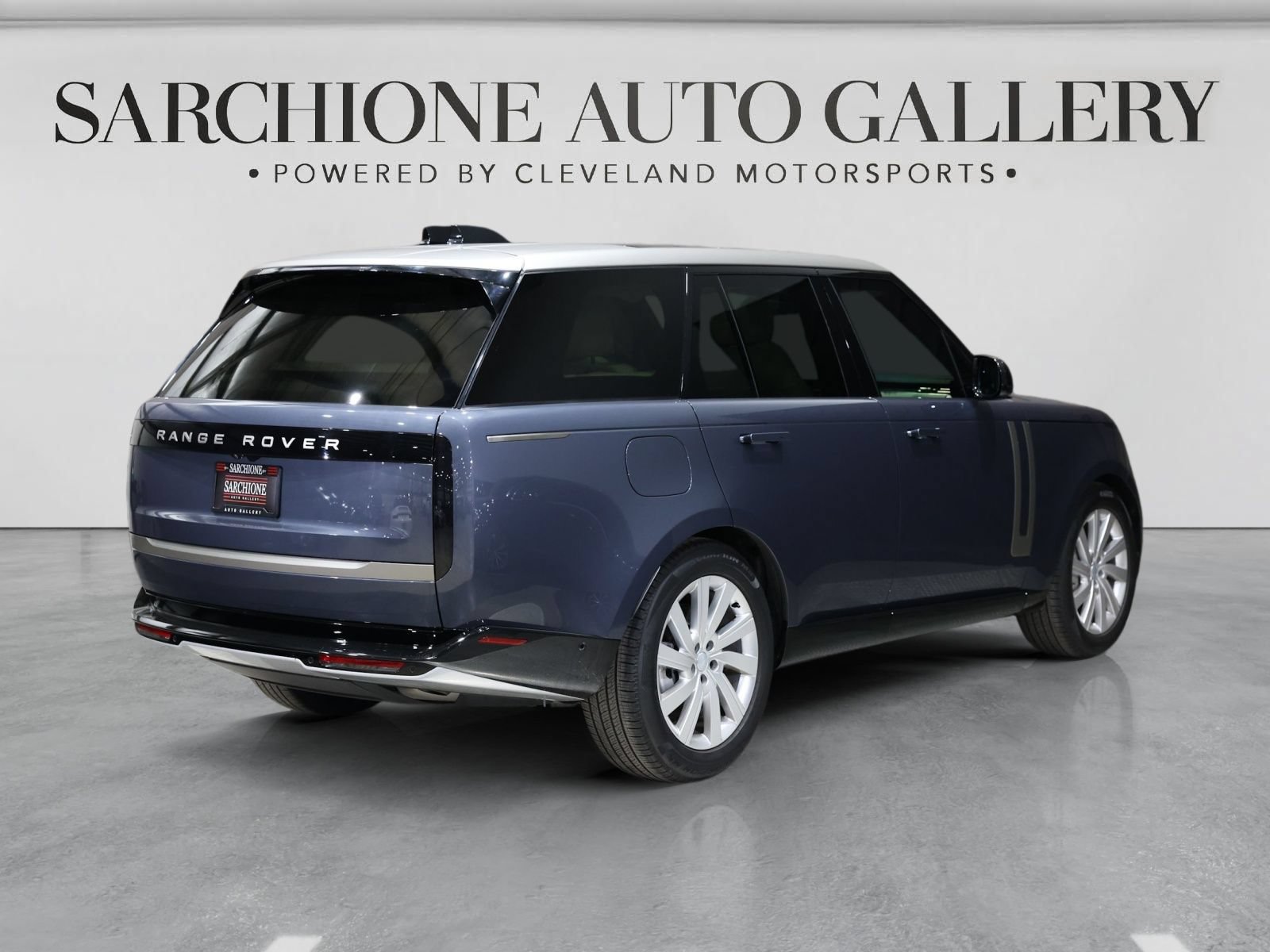 Used 2025 Land Rover Range Rover SE AWD/4WD image 2