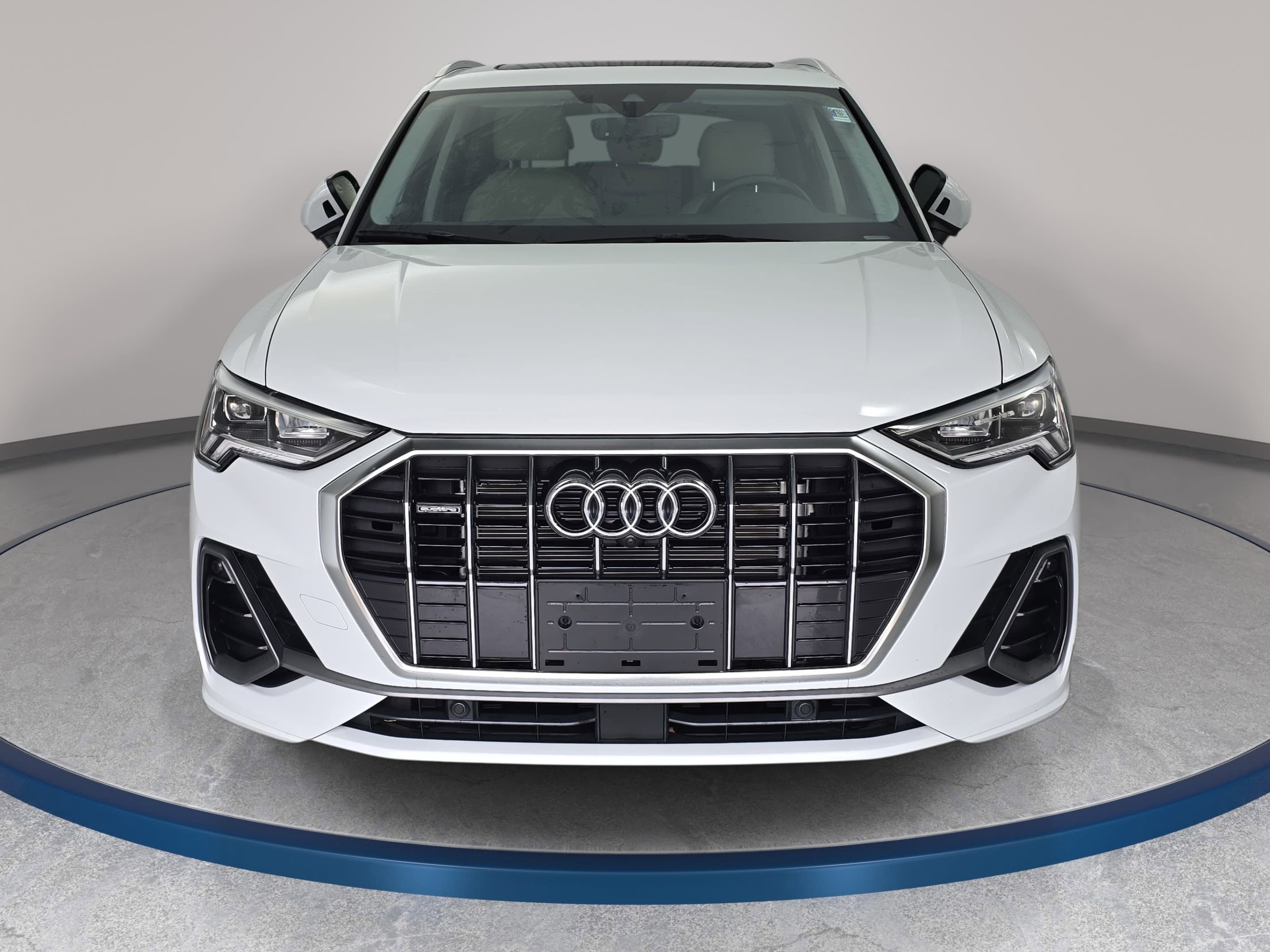 Used 2024 Audi Q3 2.0T Premium Plus w/ Premium Plus Package AWD/4WD image 2