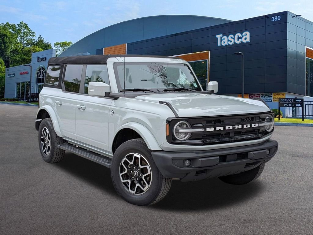 Used 2023 Ford Bronco Outer Banks AWD/4WD image 1