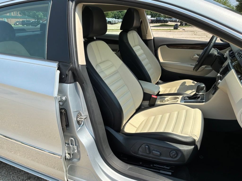 Used 2012 Volkswagen CC Lux FWD image 40
