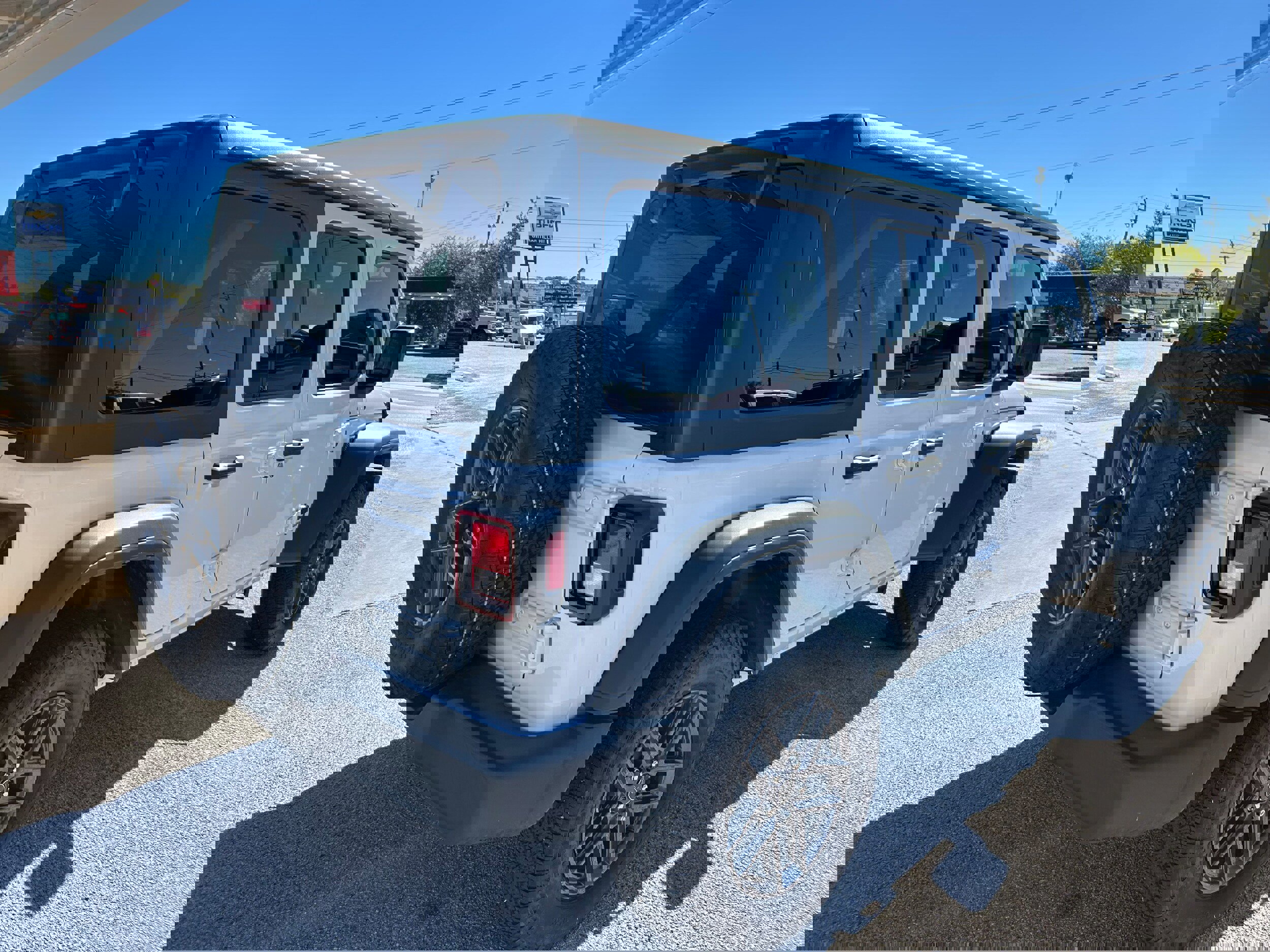 Used 2024 Jeep Wrangler Sport S image 10