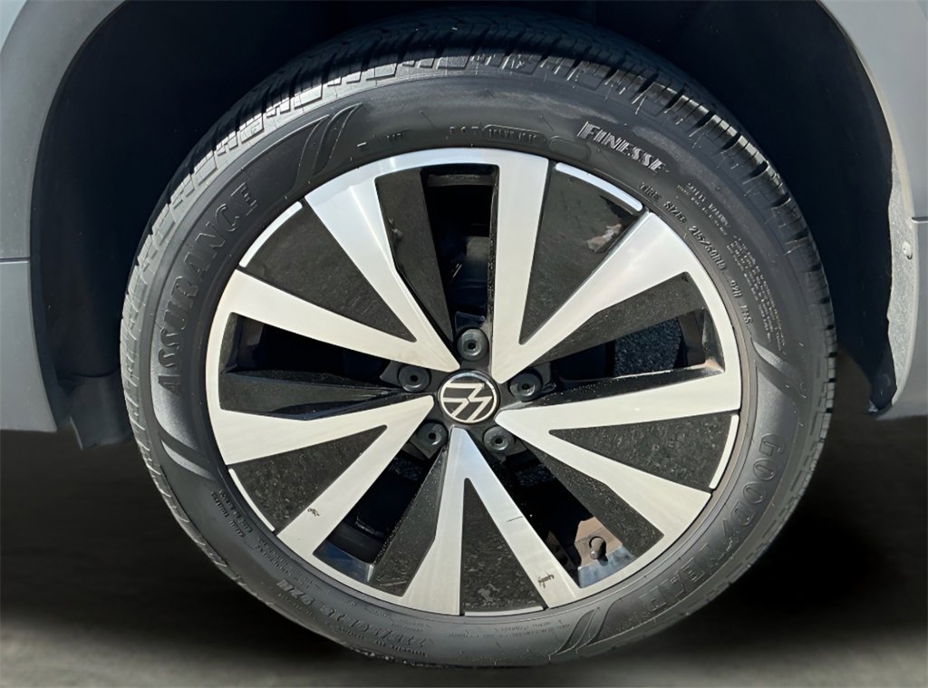 Used 2024 Volkswagen Taos SE image 19