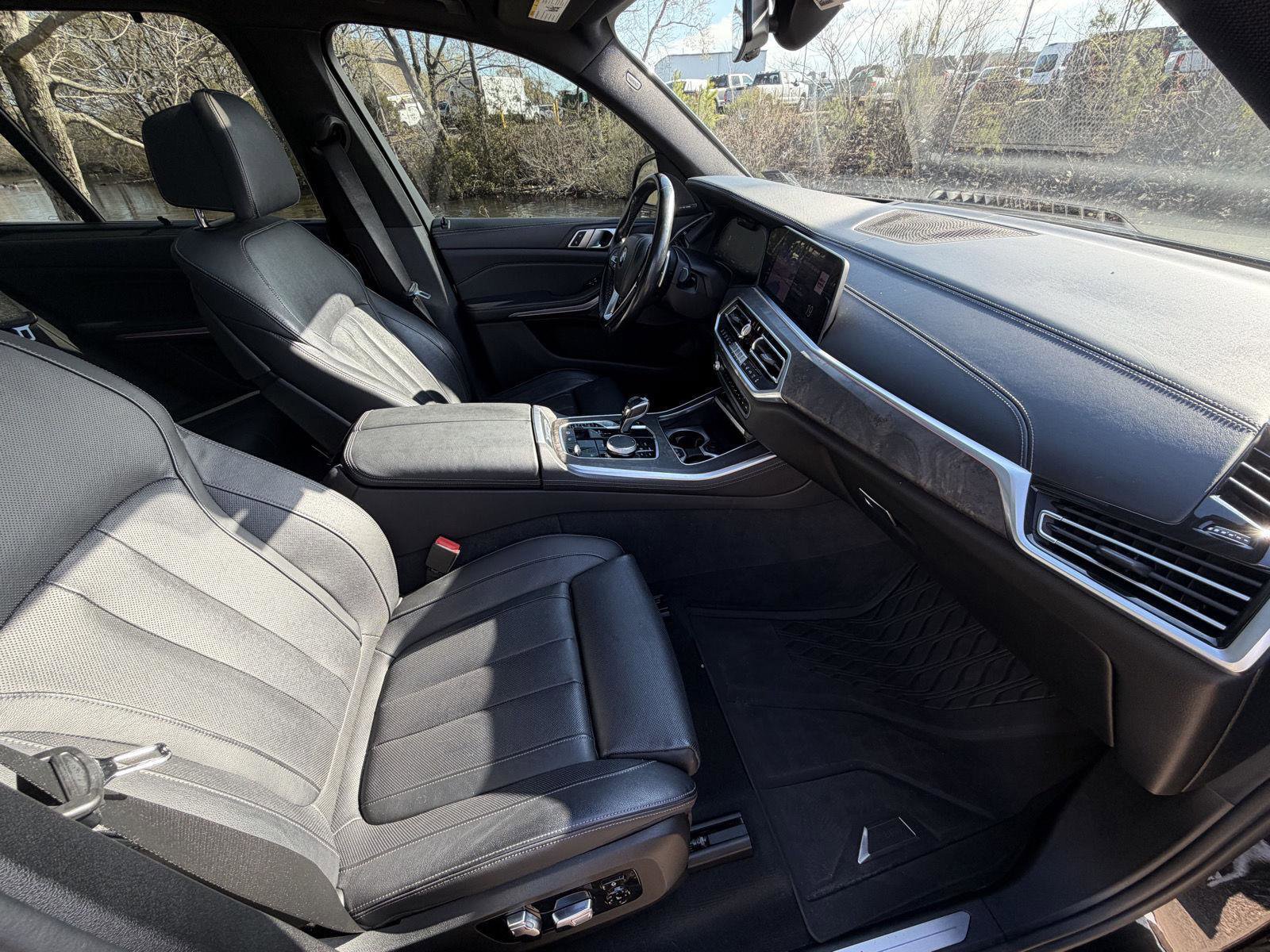 Used 2019 BMW X5 xDrive40i w/ Executive Package image 12