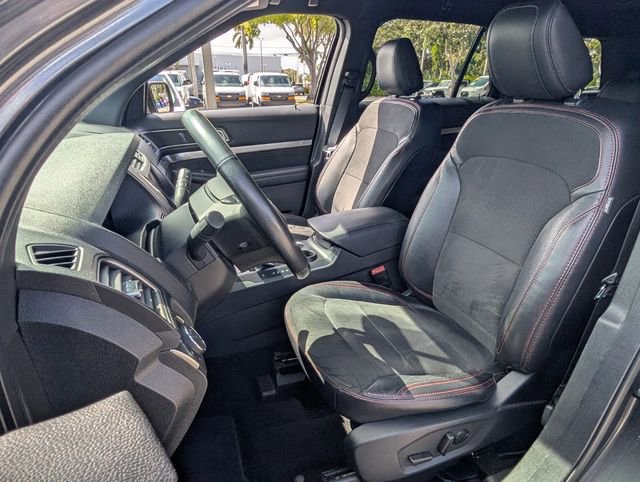 Used 2019 Ford Explorer XLT w/ Equipment Group 202A image 3