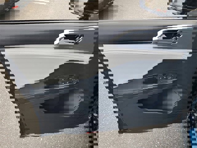 Certified 2025 Volkswagen Taos SE image 14