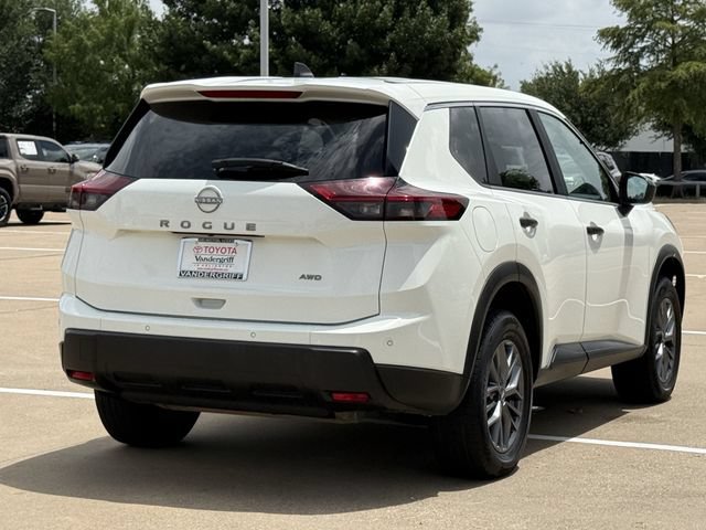 Used 2024 Nissan Rogue S AWD/4WD image 4