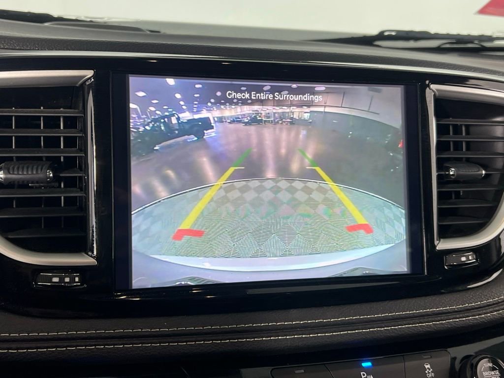 Used 2024 Chrysler Pacifica Select image 19