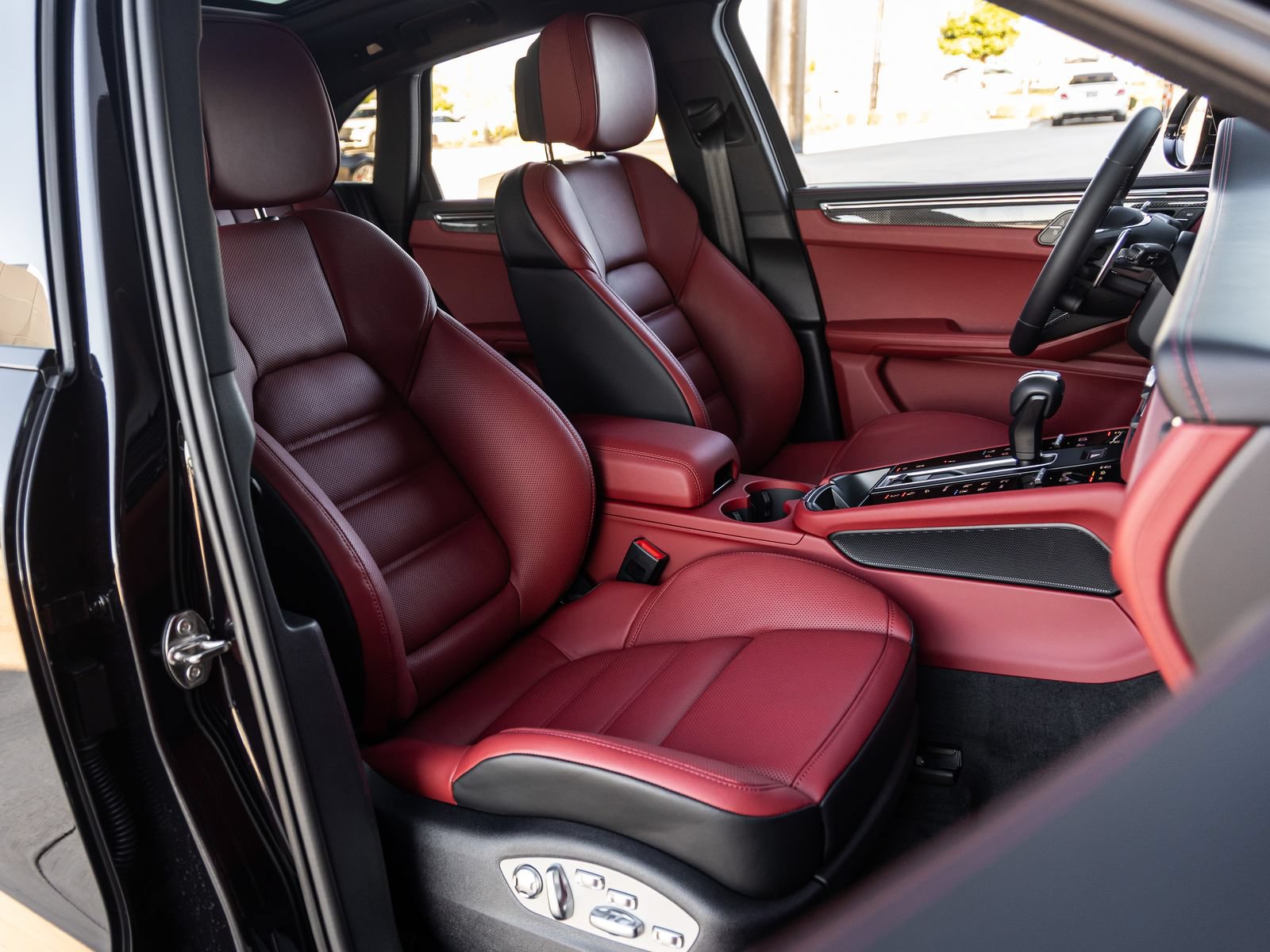 Certified 2026 Porsche Macan S AWD/4WD image 42