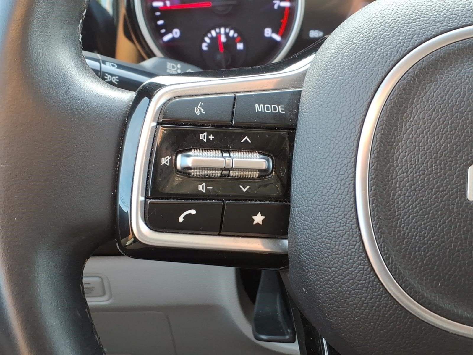 Used 2022 Kia Carnival EX FWD image 14
