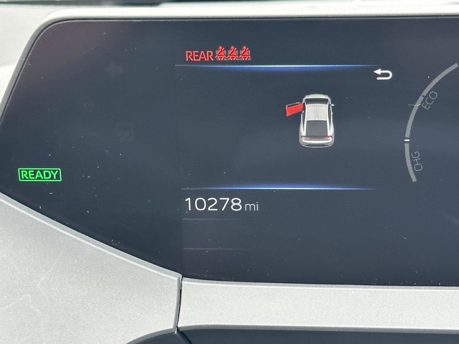 Used 2025 Toyota Prius XLE FWD image 13