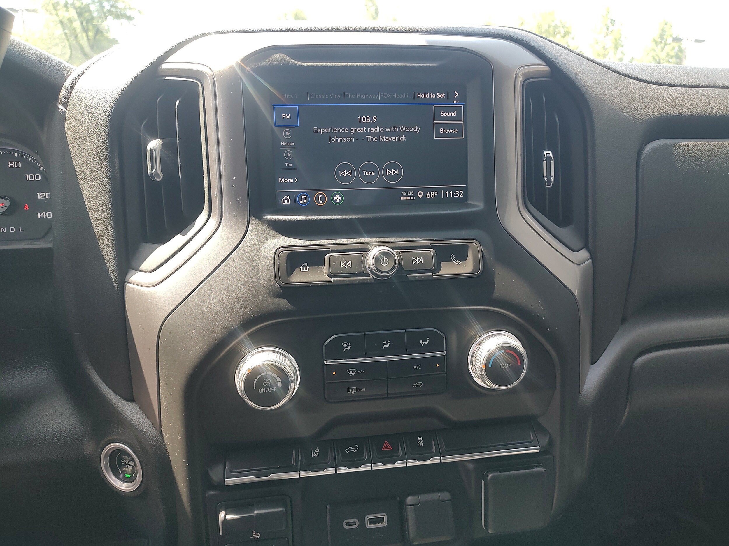 Used 2024 GMC Sierra 2500 Pro w/ Convenience Package AWD/4WD image 17