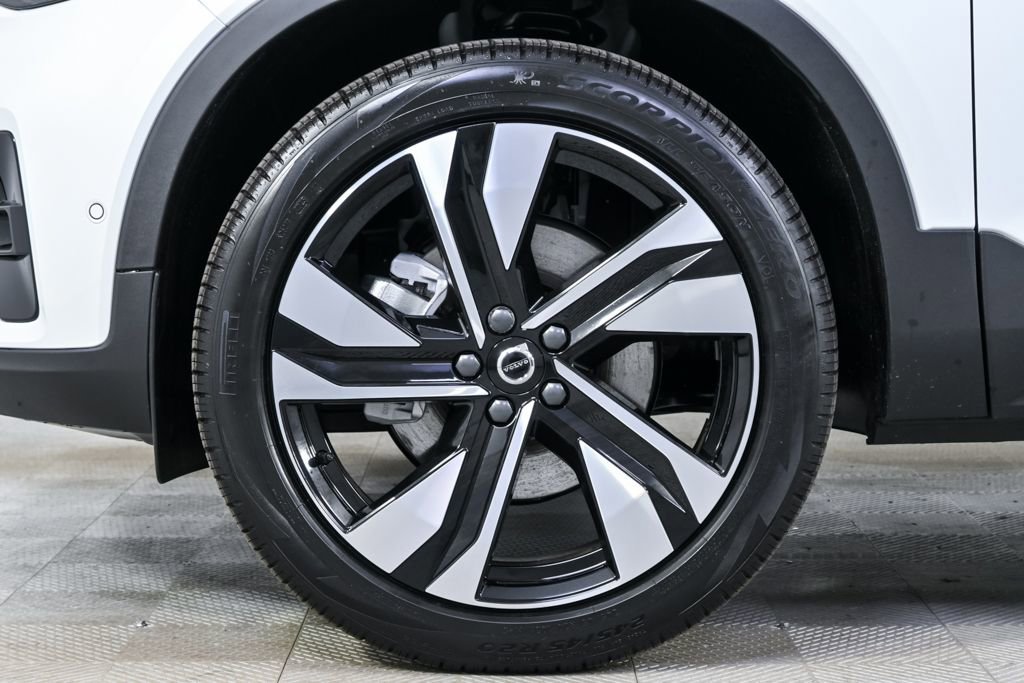New 2026 Volvo XC40 B5 Ultra w/ Protection Package Premier image 38