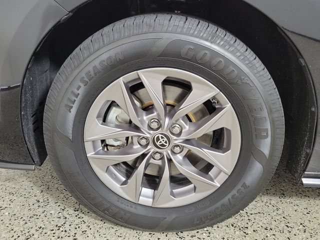 Used 2023 Toyota Sienna LE FWD image 8