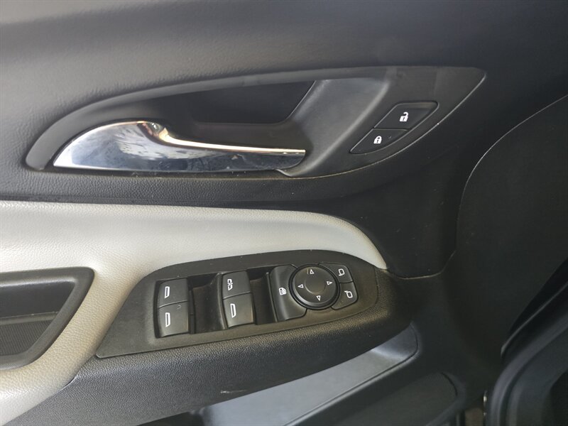 Used 2023 Chevrolet Equinox LS w/ LS Convenience Package FWD image 18