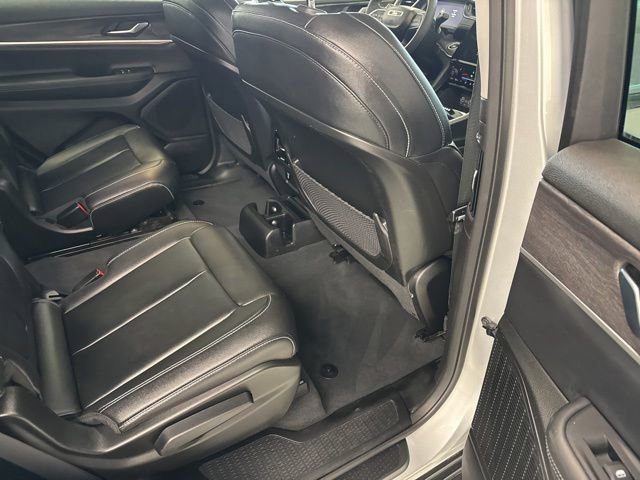 Used 2023 Jeep Grand Cherokee L Limited w/ Trailer Tow Group (B) AWD/4WD image 32