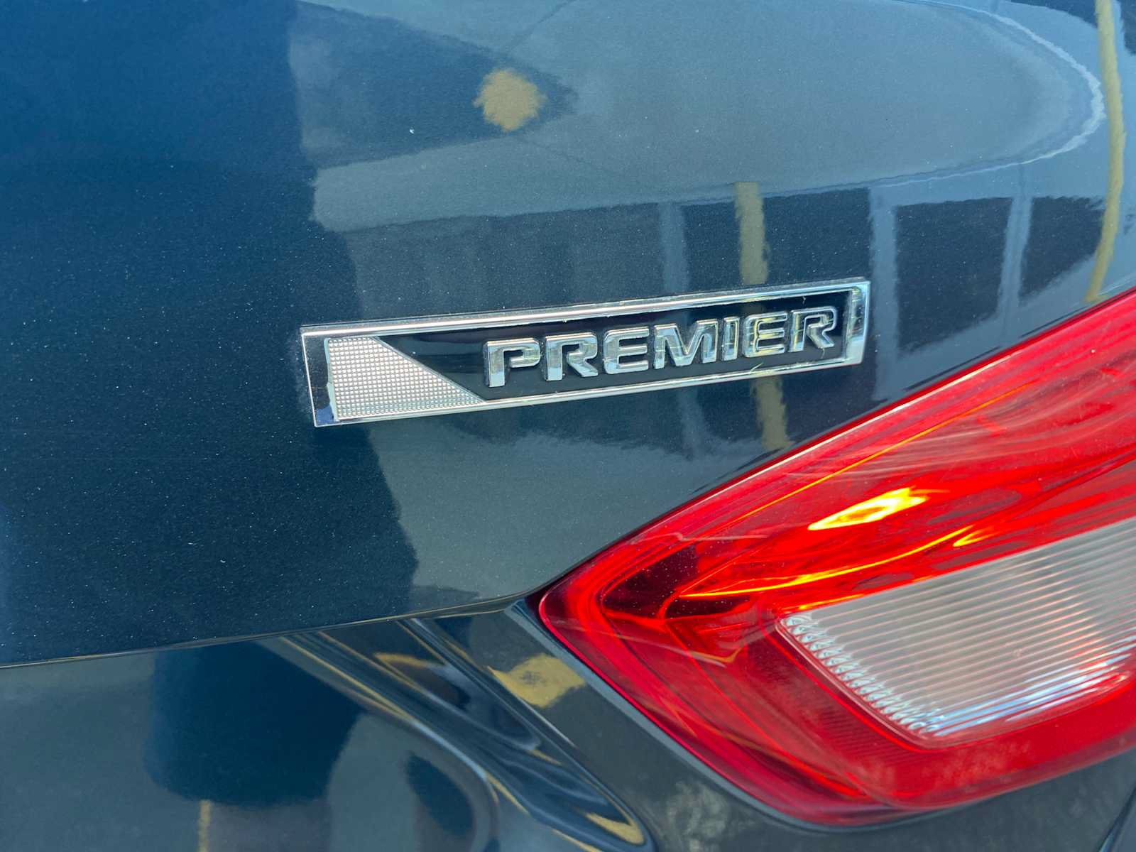 Used 2017 Chevrolet Cruze Premier FWD image 33