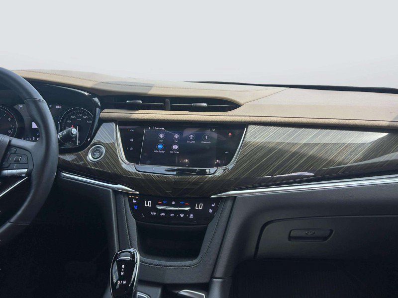 Used 2023 Cadillac XT6 Premium Luxury w/ Platinum Package AWD/4WD image 18