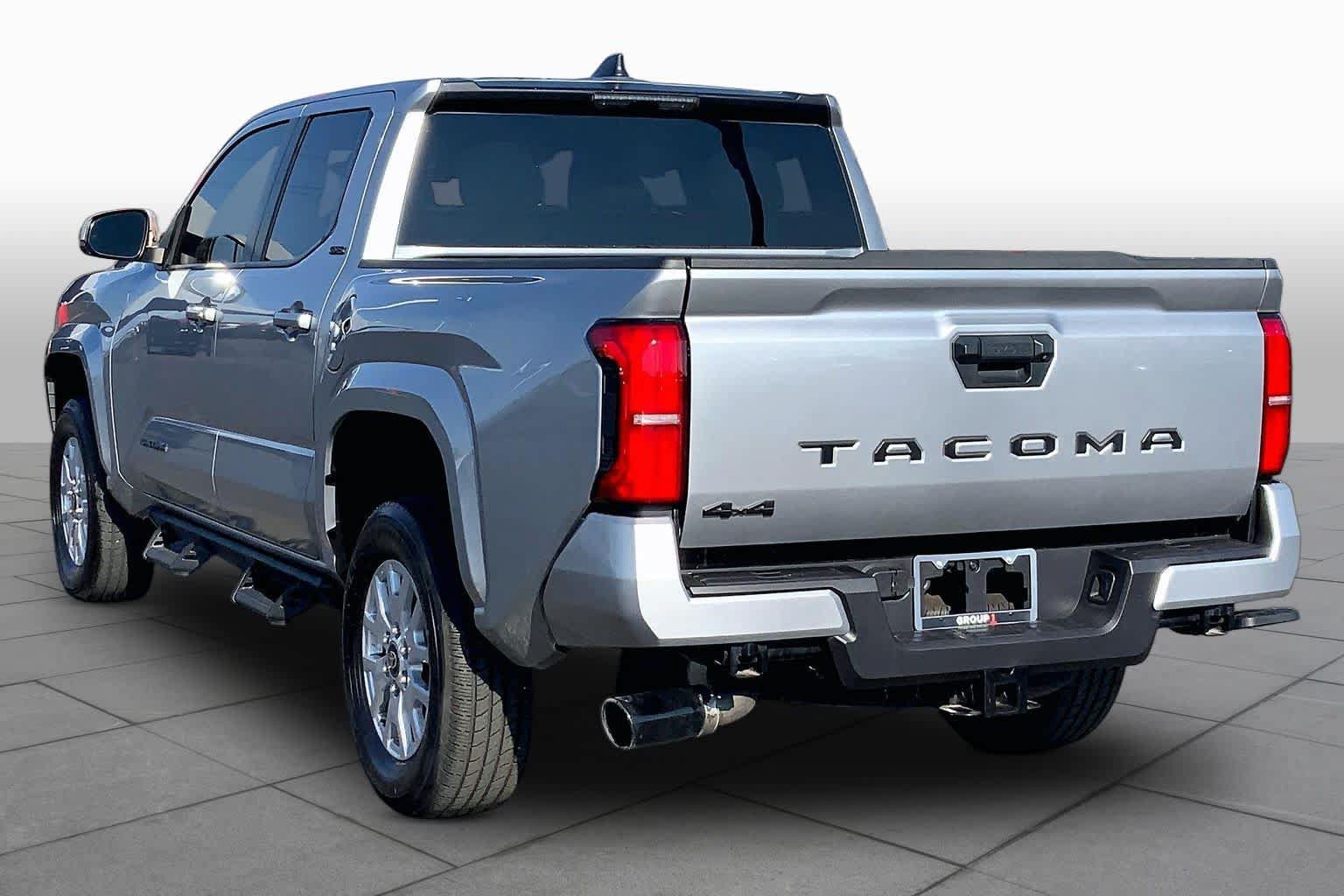 Used 2025 Toyota Tacoma SR5 AWD/4WD image 12