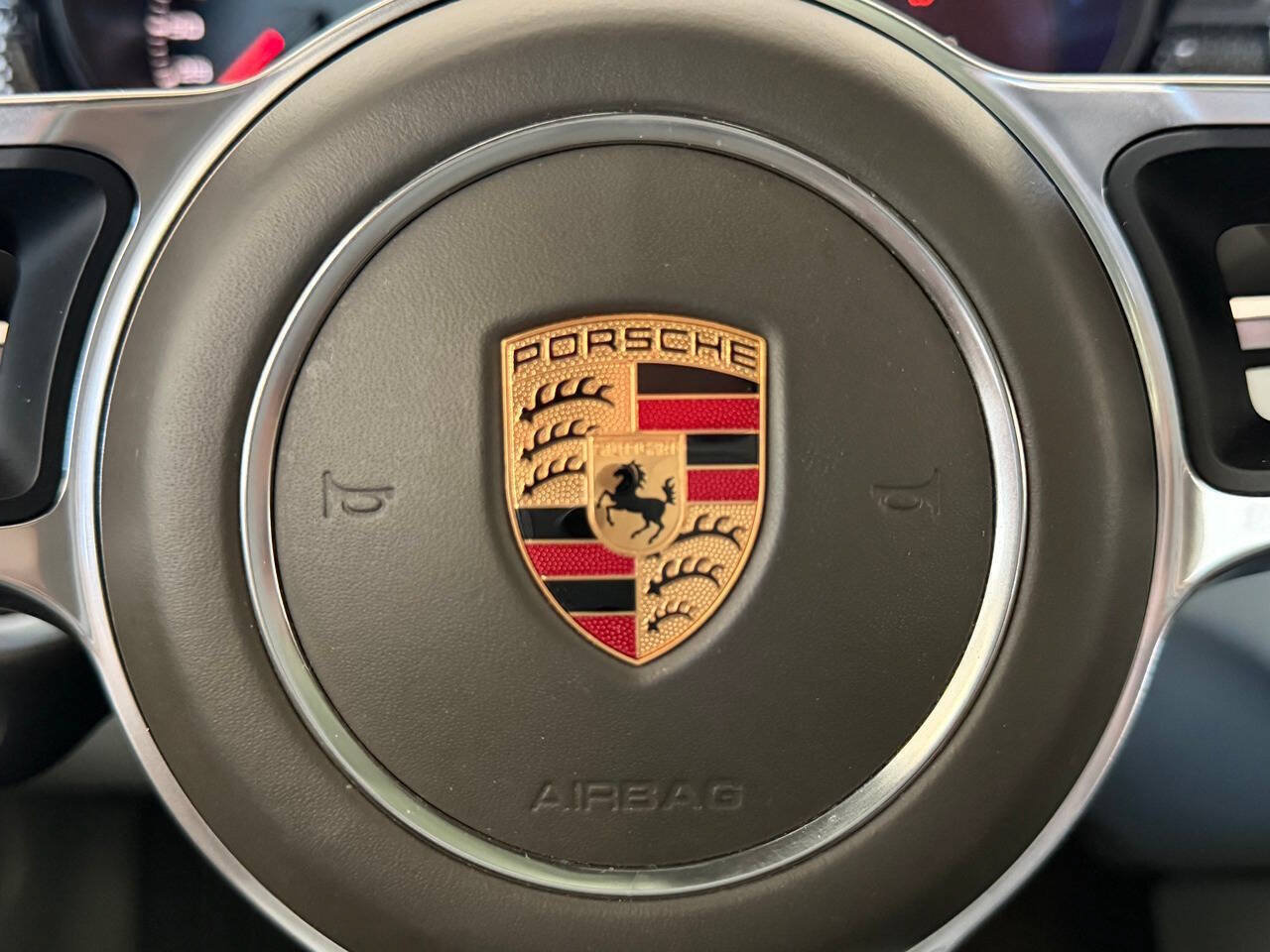 Used 2018 Porsche Macan Turbo AWD/4WD image 27