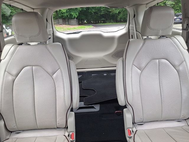 Used 2017 Chrysler Pacifica Limited image 19