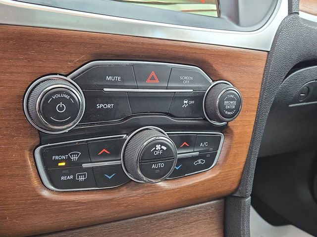 Used 2017 Chrysler 300 C Platinum image 14