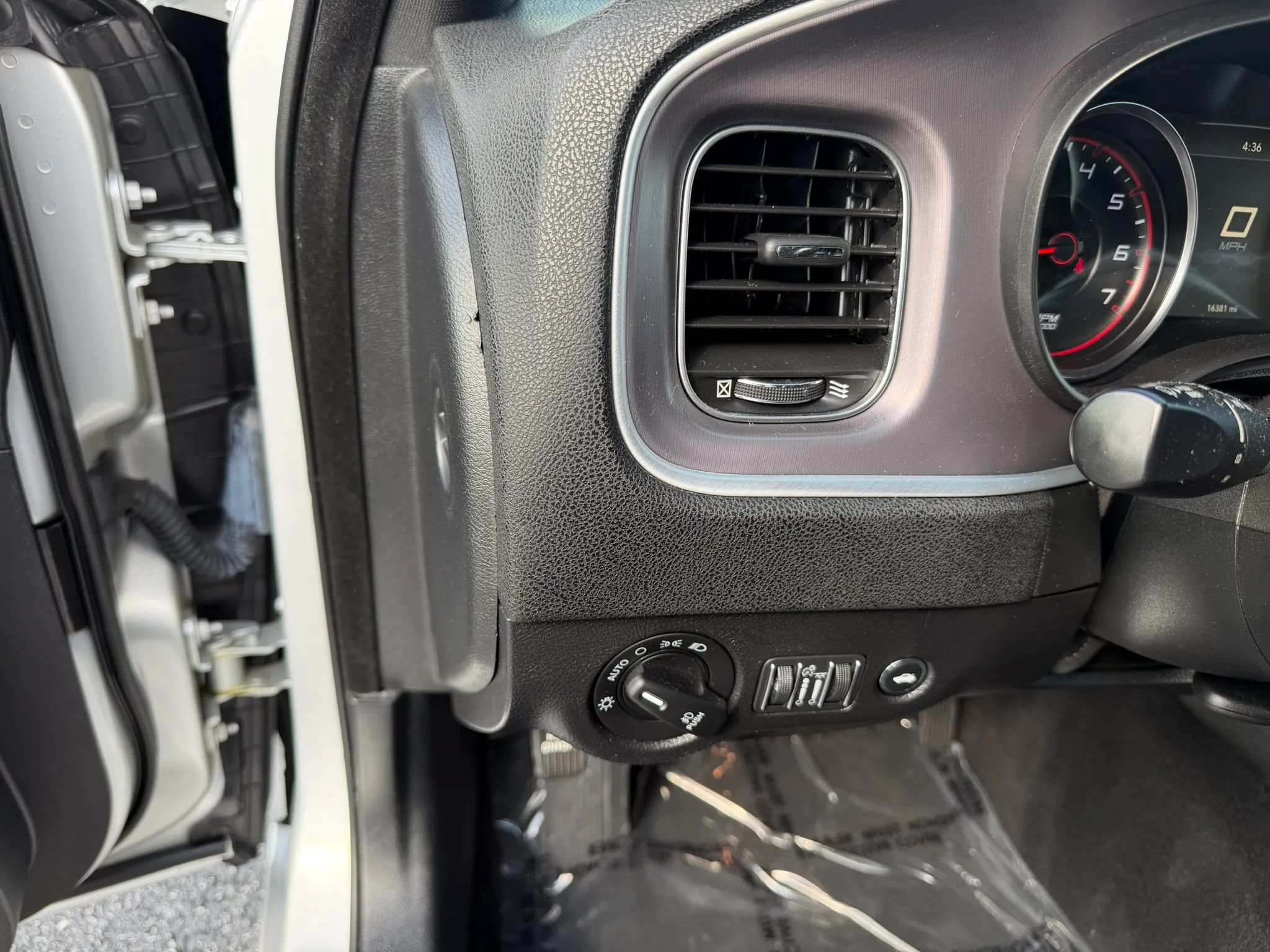 Used 2019 Dodge Charger SXT AWD/4WD image 12