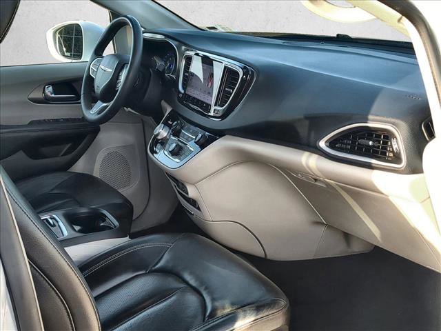 Used 2022 Chrysler Pacifica Touring-L FWD image 22
